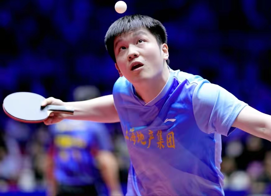 瑞典队鏖战中国队,樊振东点燃赛场 瑞典队鏖战中国队,樊振东点燃赛场